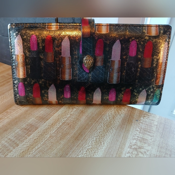 🔹️Kurt Geiger🔹️  💕RARE💕 Black and Multicolor Lipstick Print Clutch - Picture 2 of 13